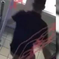En Rusia, un ladrón ingresó a una droguería para hurtar el dinero y murió queriendo escapar luego de que puertas se aseguraran automáticamente.