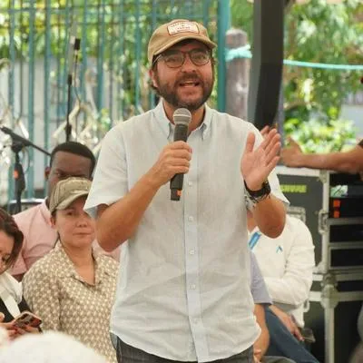 El alcalde de Barranquilla, Jaime Pumarejo, explicó que los cobros con megáfono de Air-e donde exponen públicamente a los deudores es ilegal.