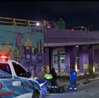 Motociclista cayó de un puente en el sur de Bogotá (avenida Primero de Mayo con Boyacá), quedó en UCI y todo sería culpa de un hueco.
