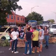 Avenida Circunvalar en Barranquilla blouqeada por habitantes de Los Olivos, que manifestaban por mejor servicio de energía.