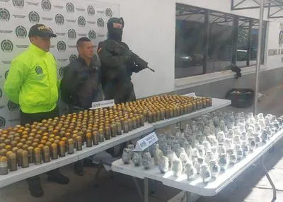 Atraparon a sujeto que llevaba más de 400 peligrosos explosivos en el Cauca