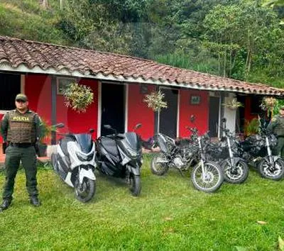 Policía descubrió un deshuesadero de motos escondido en una finca de Barbosa