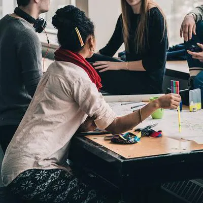 Becas en Colombia: cómo ganar 3 millones de pesos al mes por estudiar francés