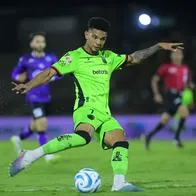 Diego Valoyes celebrando su primer gol en la Liga MX con Juárez.