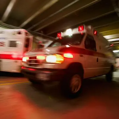 Denuncian que ambulancia "provocó accidente y se fugó", en Cali.