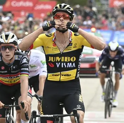 Primoz Roglic ganó la etapa 8 de la Vuelta a España al imponerse ante Remco Evenepoel.