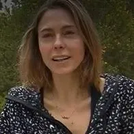 Actriz Fiona Horsey denuncia mal estado de carreteras cerca a su casa: imágenes