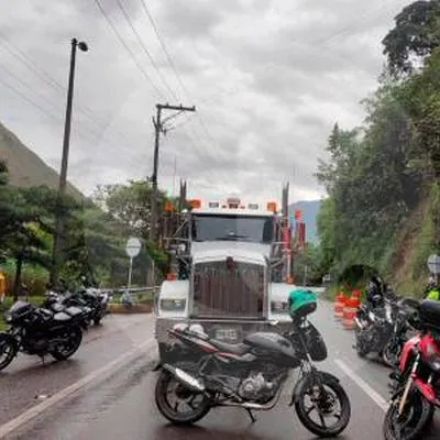 Autoridades cerraron nuevamente la vía al Llano este lunes en la madrugada por las fuertes lluvias que se presentaron en el sector. La medida es temporal.