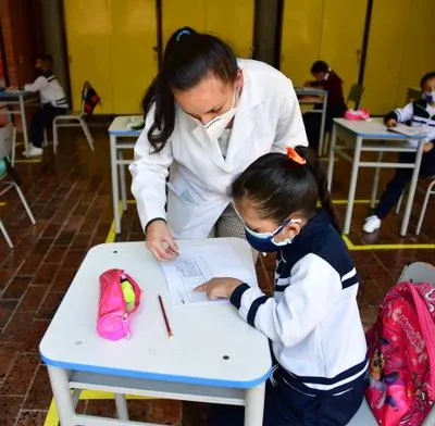 Así puede matricularse un alumno migrante en los colegios públicos de Bogotá