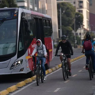 Ciclistas denuncian robos por ladrones que se esconden entre buses de Transmilenio