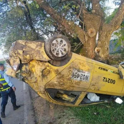 Taxi accidentado en Ibagué.