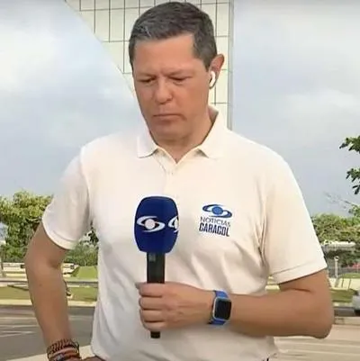 Foto de Alejandra Murgas y Juan Roberto Vargas, en nota de que el director de Noticias Caracol paró a periodista en vivo en tema de Junior (video)