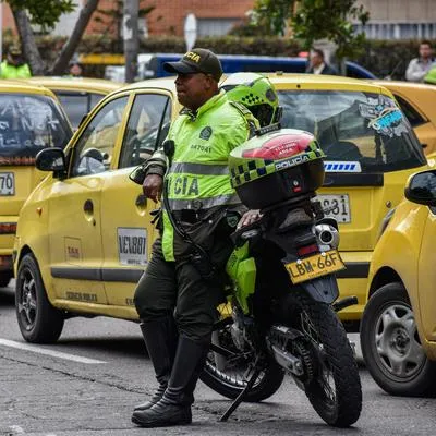 Entre las consecuencias de no poner las direccionales está que le pueden poner multa de tránsito y causar un accidente.