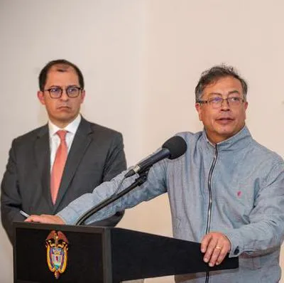 El presidente Gustavo Petro le pidió al fiscal Francisco Barbosa investigar las presuntas amenazas de muerte en contra de su hija Andrea Petro en redes.