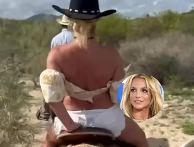 Britney Spears se mostró en topless durante sus vacaciones.