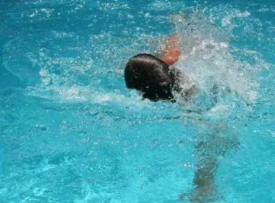 Desgarradora tragedia: niño de cuatro años pierde la vida en una piscina 