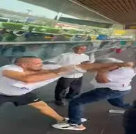 Bochornosa pelea entre Dos conductores protagonizaron pelea en el Aeropuerto Rafael Núñez de Cartagena por llevar a un turista que había acabado de llegar a Cartagena.
