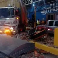 Una de las casetas del peaje Pasacaballos, en Bolívar, quedó totalmente destruida luego de que un camión de carga lo estrellara. Acá, los detalles.