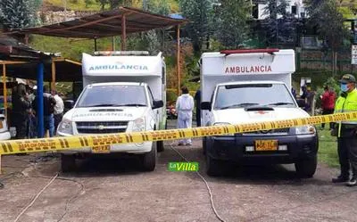 Ambulancias. En relación con explosión de mina en Cundinamarca. 