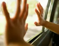 Manos de niño. En relación con libertad de menor secuestrado en Antioquia.