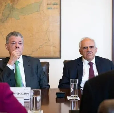 Gustavo Petro dejó plantados a Ernesto Samper y Juan Manuel Santos para hablar del fallo con Nicaragua que ganó Colombia en julio. 