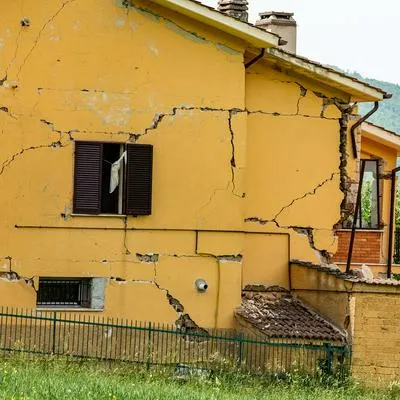Casa dañada, en nota sobre seguros de terremoto