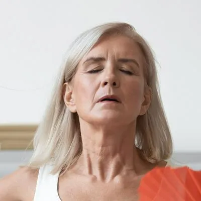 ¿Por qué en la menopausia se sienten ‘calores’ y cómo manejarlos?