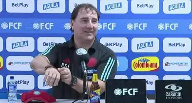 El técnico de la Selección Colombia, Néstor Lorenzo y Juan Guillermo Cuadrado, en rueda de prensa antes de partido con Venezuela,
