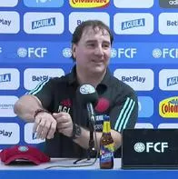 Néstor Lorenzo mostró su amuleto para ganarle a Venezuela; se lo mandó un pequeño hincha