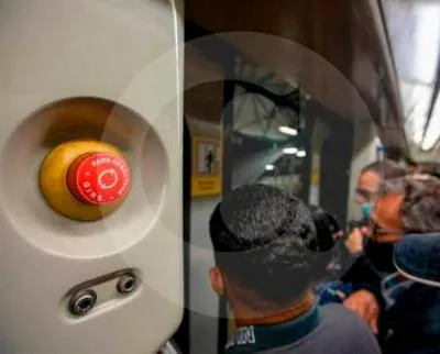 ¡51 horas de retraso! Es lo que ajusta el metro este año por mal uso del botón rojo y la palanca azul