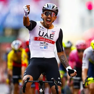 Juan Sebastián Molano logró el triunfo en la etapa 12 de la Vuelta a España. El colombiano cruzó de primeras en el embalaje. 