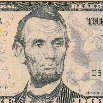 Dólar hoy en Colombia baja, en medio de trámites de reformas del Gobierno Petro