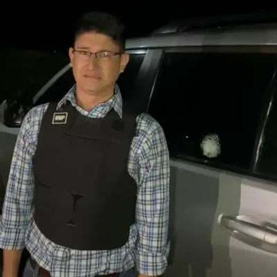 Alcalde de La Vega, Cauca, Óscar Molano, cuya camioneta fue atacada por el Ejército