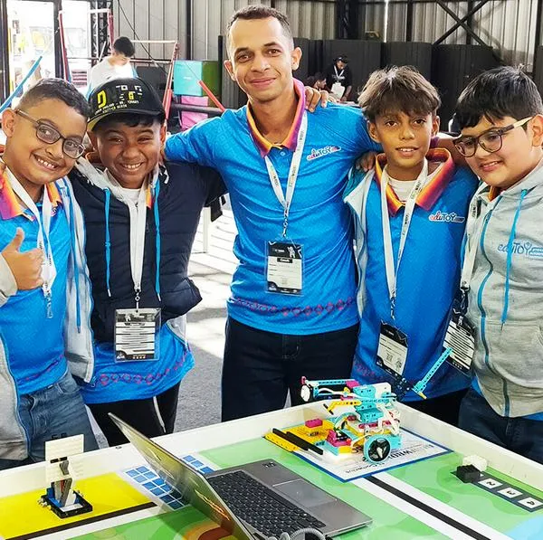 Estudiantes de todo Colombia participaron en las clasificatorias al Mundial de Robótica que se harán en Panamá con la participación de 90 países.