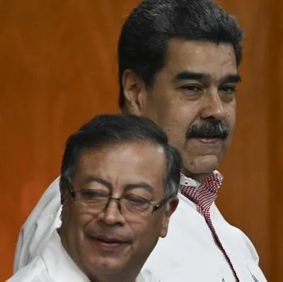 Gustavo Petro pide levantar bloqueo a Venezuela, como Nicolás Maduro.