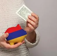 El dólar hoy cayó fuerte en Colombia abriendo a 4.001 pesos este viernes 8 de septiembre. La moneda reaccionó al triunfo de la Selección. 