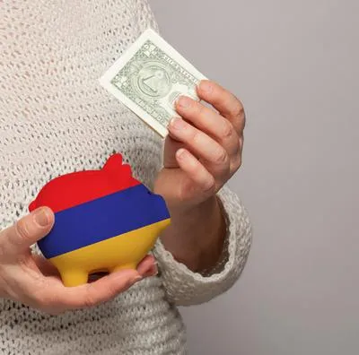 El dólar hoy cayó fuerte en Colombia abriendo a 4.001 pesos este viernes 8 de septiembre. La moneda reaccionó al triunfo de la Selección. 