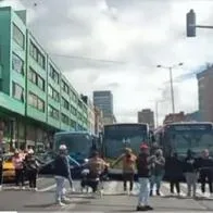 Protestas en Bogotá con comerciantes de San Victorino que tienen afectado el servicio de Transmilenio en el centro de la ciudad. 