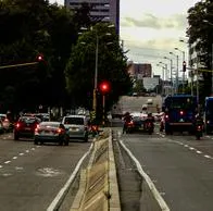 La etiqueta para carros en Bogotá para medir el nivel de contaminación haría cambiar el pico y placa como está actualmente en la ciudad. 