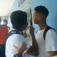 Un estudiante de un colegio en Magdalena se cansó que un compañero le hiciera bullying y lo amenazó con un arma blanca. Lo alcanzó a herir en la cara.