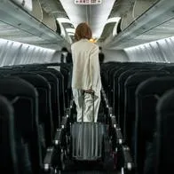 Azafata recomendó a pasajeros qué no deberían pedir durante un vuelo por higiene y salud, ya que es muy solicitado por cientos de pasajeros.