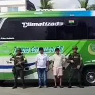 La Policía de Antioquia capturó a 2 ecuatorianos transportando, ilegalmente, a 21 migrantes de ese mismo país. Buscaban llegar a la selva del Darién.