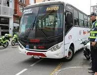 Detienen a conductor en Manizales al parecer por haber agredido a agentes de tránsito