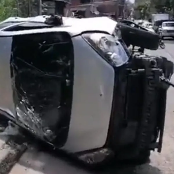 Ibagué hoy: accidente de tránsito dejó Kia Picanto volcado por un hueco