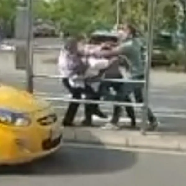 Conductores de taxi y Uber protagonizaron una pelea en el aeropuerto Alfonso Bonilla Aragón de Palmira por una carrera a un turista.