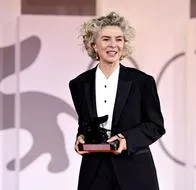  Margarita Rosa de Francisco sorprendida de su premiación en Festival de Cine de Venecia.