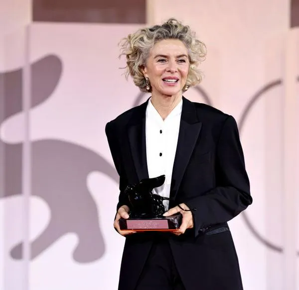  Margarita Rosa de Francisco sorprendida de su premiación en Festival de Cine de Venecia.