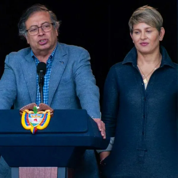 Foto de Gustavo Petro y Verónica Alcocer, en nota de esposa del presidente y gran cambio de cómo lucía hace años.