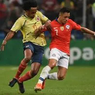 Foto de Juan Guillermo Cuadrado y Alexis Sánchez, en nota de que por Colombia vs Chile en Eliminatoria 2026 revelan lío del chleno y misterio.