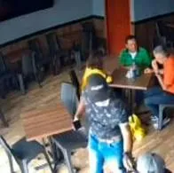 En videos, hombre que protagonizó doble hurto en el centro de Armenia.